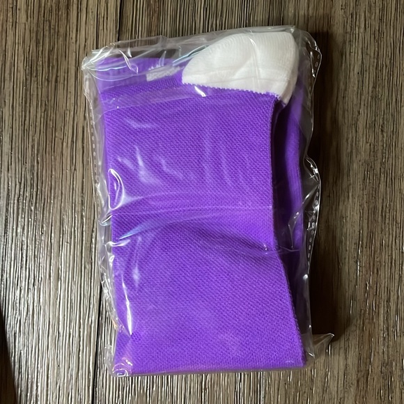 NIB compression socks size medium - Picture 3 of 4